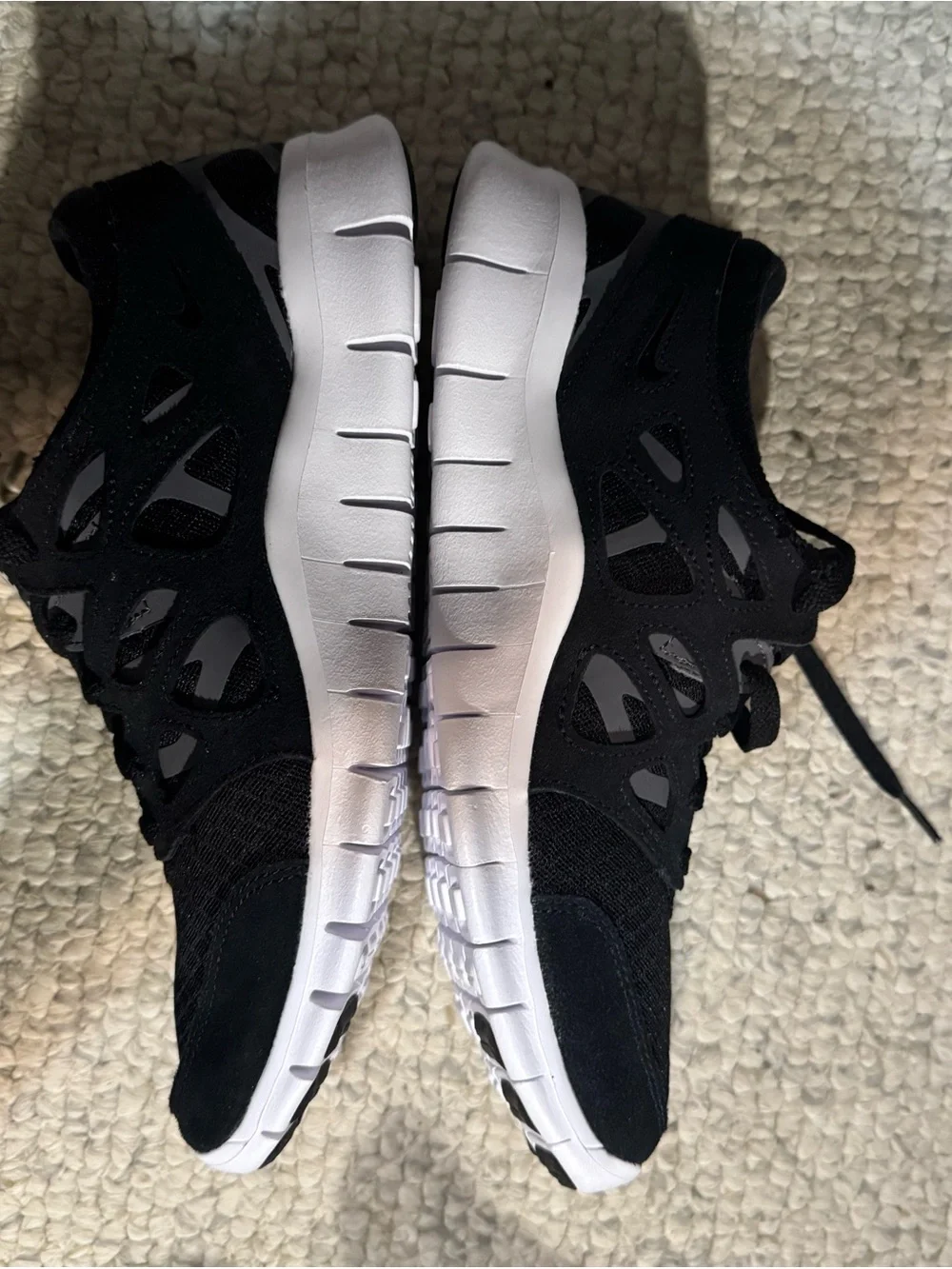 Men’s Nike Free Run 2 black and white size 8.5 amazing condition